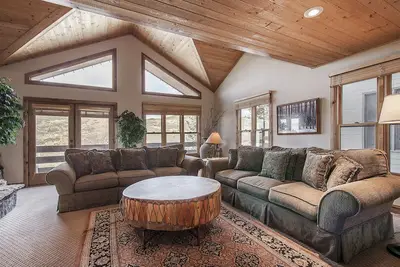 Image de Maison de ski 5 étoiles 4br Park City, bain à remous, vue, cuisine du chef, 10 personnes, garage