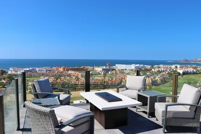 Image de Penthouse somptueux 3bd / 3Bath 2 niveaux avec terrasse sur le toit supplémentaire et jacuzzi privé