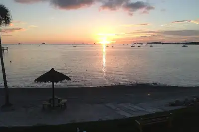 Image de Superbe 1 lit Ocean / Beachfront Condo (4 personnes) avec Great Reviews.