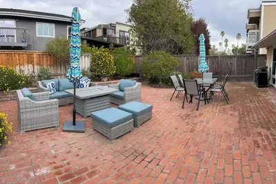 Image de California Coastal Cottage - À quelques pas de la plage - Espace de vie ouvert et extérieur