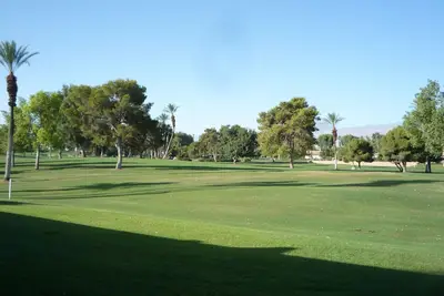 Image de Belle vue sur la montagne sur le 1er fairway du mondialement célèbre Bermuda Dunes Cc!