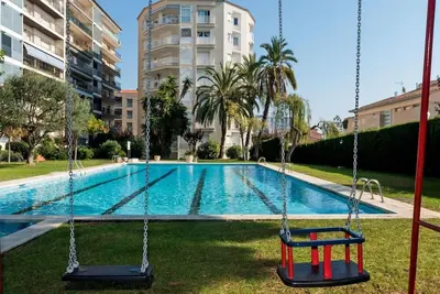 Image de Grand appartement, vue sur la mer et la montagne, piscine privée, proche des commodités et IronMen