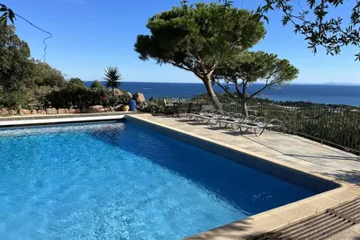 Image de maison avec piscine près de Palumbaggia, 400 m des plages, 3 ch climatisées