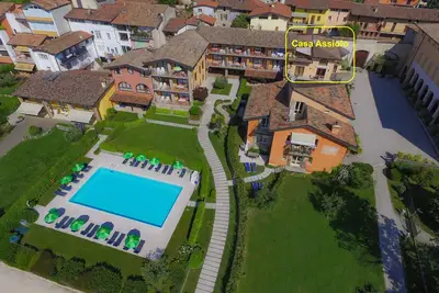 Deux chambres appartement chat. la norme. Avec balcon et vue sur le lac