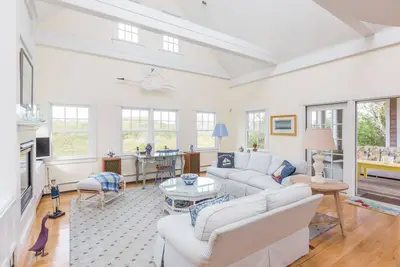 Image de Quidnet Cottage 3bd 2 bath Restful - avec un espace pour les enfants
