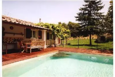 Image de Maison avec jardin cloturé et piscine privée