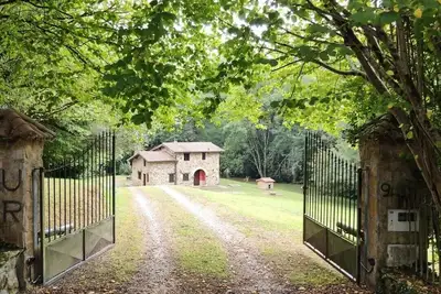 Beautiful independent stone houses absolute peace and beautiful surroundings. beaches