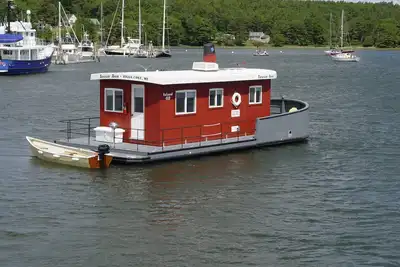 Image de ĂŽle flottante sans moteur unique et romantique (Tessie Ann) avec skiff de 4 hp