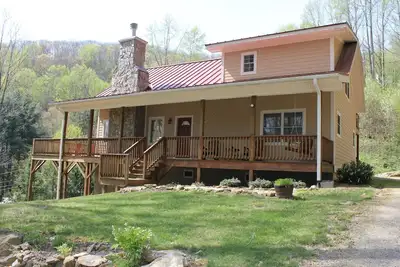 Image de Maison de vacances de montagne contemporaine; Internet Wi-Fi et spectre Tv par câble