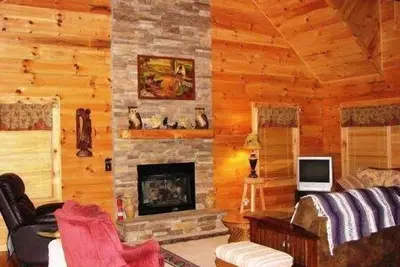 Image de Kick Back Cabin - Chalet acceptant les animaux de compagnie Ă Maggie Valley