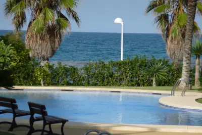 Image de Apt vue Mer dans résidence de standing avec piscine & accès direct à la plage.