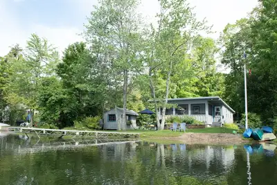 Image de Location au bord du lac à Lenox! ! Feuillage, tranquillité, beauté.