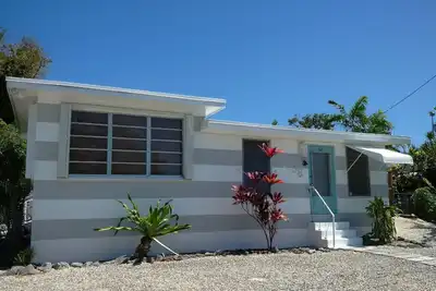 Image de Laidback Beach Shack, avec un rétro Vintage Vibe & Serene Feel.