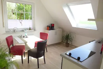 Image de Clair, accueillant appartement au dernier étage près de la plage avec connexion Wi-Fi