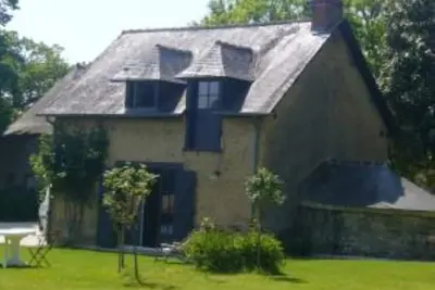 Image de Rennes maison de charme au bord d’un étang