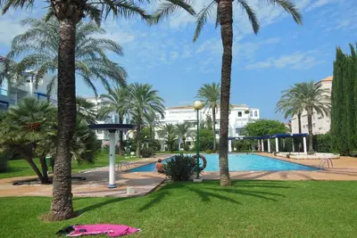Image de appt bord de mer climatisé dans résidence standing avec grande piscine 33 m