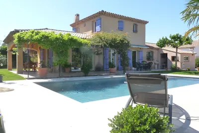 Maison spacieuse et confortable avec piscine à Aix en provence