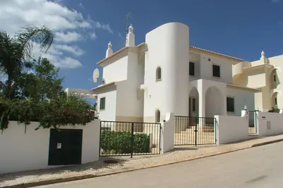 Image de Luxueuse villa moderne, à 10 min à pied de la plage, du port et de la ville
