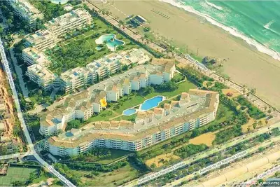 Image de Dans le meilleur de Puerto Banus, première ligne plage. Complexe de luxe.