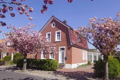 Image de Maison de vacances exclusive Ă Stadtvilla Norden avec jardin d'hiver