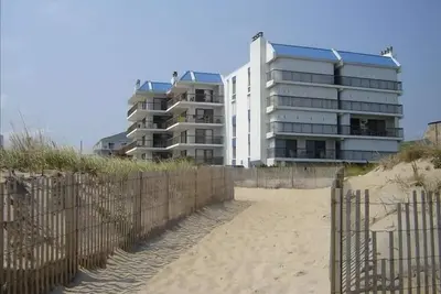 Image de Belle, moderne Condo Directement sur l'océan!