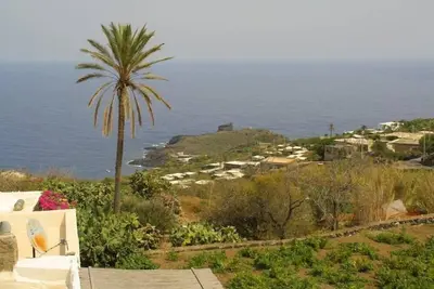 Image de Dammusi LaBarcaBlu Tramontana, terrasse sur le toit à proximité des plus «belles criques