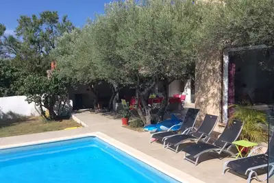 Image de Pres de la mer et de montpellier, maison avec grande piscine entourée d'oliviers