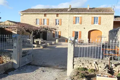 Image de Parc Du Luberon Dans Un Mas En Pierre A Cabrieres d'Avignon Pres De Gordes