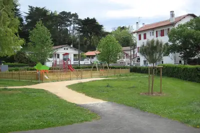 Image de St Jean Luz - Plage Commerce 5 Mn A Pied-Parking Gratuit-Lit Bebe-Aire de Jeux