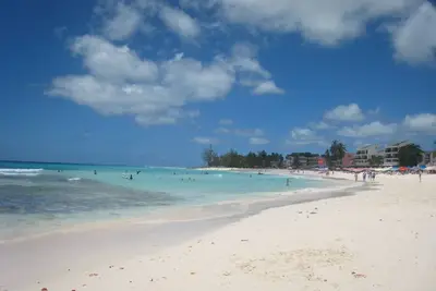 Spacieuses de la Nouvelle Apt, à quelques minutes de Dover Beach & St. Lawrence Gap 4 personnes