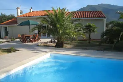 Image de Maison de vacances avec piscine privée au pied des Pyrenees et proche de plages