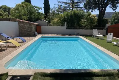 Image de Bastide avec piscine, jardin, barbecue et terrain de pétanque!