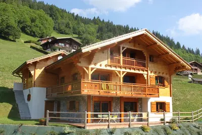 Image de Chalet tout confort avec magnifique vue sur la chaine des aravis, spa