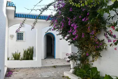 Image de bungalow residence gardé et securisé calme dans une rue touristique