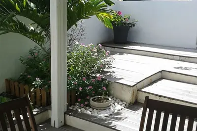 Image de F2 meublé, spacieux, tout confort, terrasse, entrée&jardin privatifs, Didier