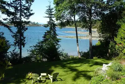 Image de Belle maison au bord de l'eau dans les îles Gulf, l'île de Saturna