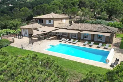 Image de Villa provencale au coeur d'une pinède de 16ha, vue mer, Golfe de St Tropez