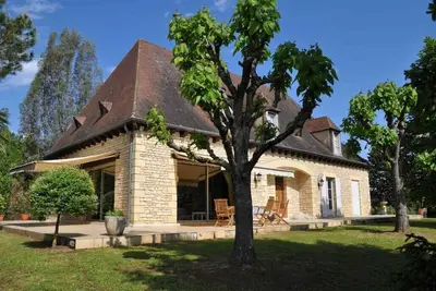 Image de Demeure périgourdine grand confort surplombant Sarlat dans parc arboré