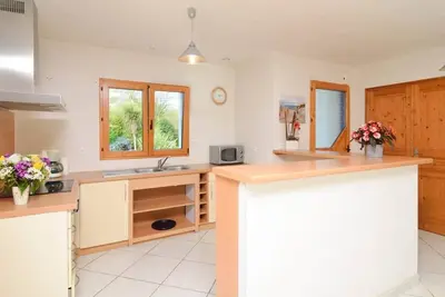 Image de Grande maison lumineuse, jardin clos à 3 km des plages De Plouhinec accès Wifi