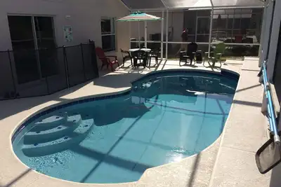 Image de Belle maison de 3 chambres avec piscine, récemment rénové WiFi - minutes de Disney