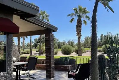 Image de Superbe maison de ville rénovée sur le 16e trou de départ à Cottonwood, Sun Lakes