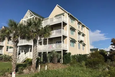 Image de Just Steps To The Beach!