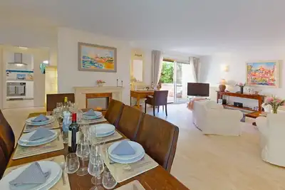 Image de Delightful, spacious beachside villa in Cannes