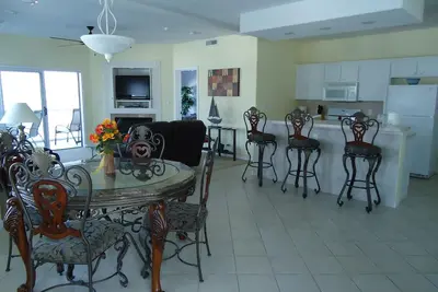 Image de Lake Ozark-haut de gamme Lakefront Monarch Cove Condo - 3 Chambre