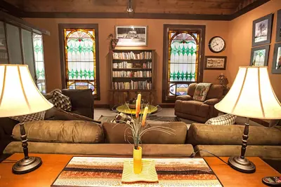 Image de Grange Vintage Apt, Piscine, Hot Tub, Foyer, Grill