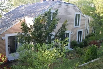 Image de Trouver 5br \/ 4ba Chilmark contemporain avec vue sur le détroit