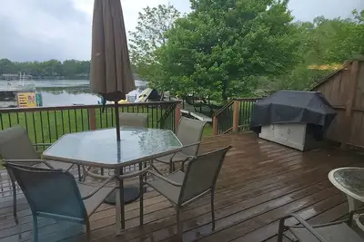 Image de Bob- À partir de 119 $, élégamment mis à jour-Kayaks Incl! Grand plan d'étage ouvert! Big Deck!