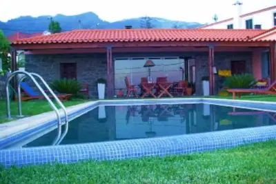 Image de Maison typique avec piscine et vue imprenable entre mer et montagne