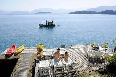 Image de 4 suites en bord de mer au paradis
