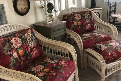 Image de Beachside Cottage - À quelques pas de la promenade et de la plage